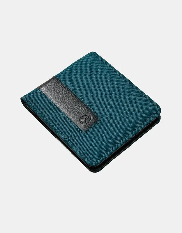 best surfboards for beginners-Nixon Showoff Wallet